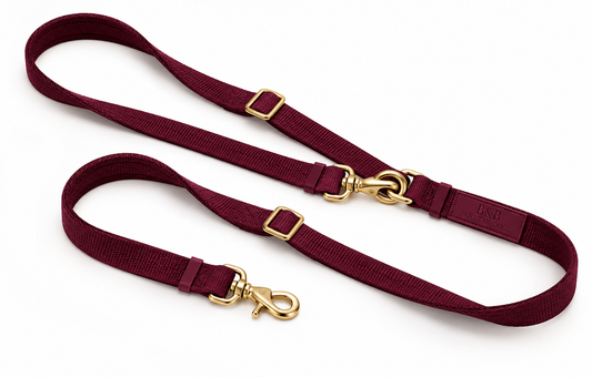 Savi Crossbody-Hundeleine in Bordeaux mit goldfarbenen Karabinern, 3 m lang und verstellbar