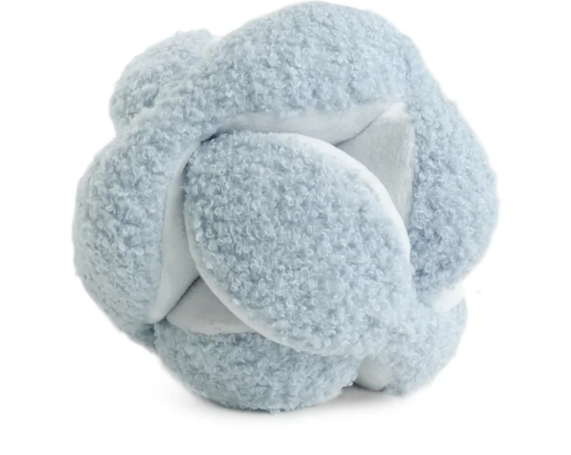 Lumo Schnüffelball in Mist (Hellblau) aus weichem Bouclé-Stoff für Hunde