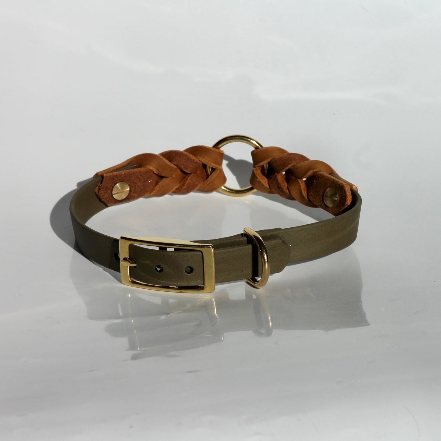 Hundehalsband BioThane x Leder Olive Cognac ' Hokus Pokus ' - Robust und stilvoll